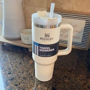 Stanley 40 oz Adventure Quencher Cream Travel tumbler